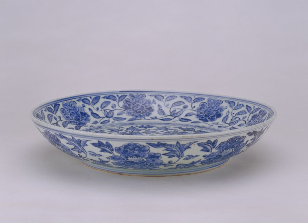 图片[1]-Blue and white peony plate-China Archive